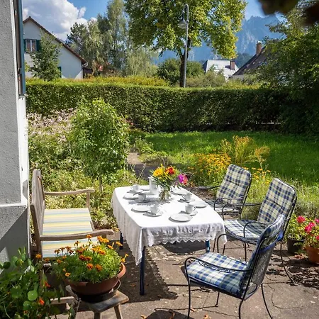 Lägenhet Landhauswohnung Mit Wildromantischem Garten Füssen