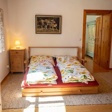 Landhauswohnung Mit Wildromantischem Garten Lägenhet Füssen