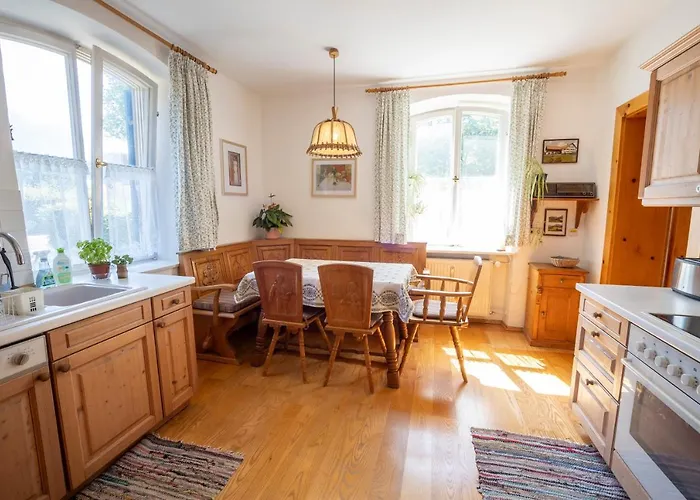 Landhauswohnung Mit Wildromantischem Garten Lägenhet