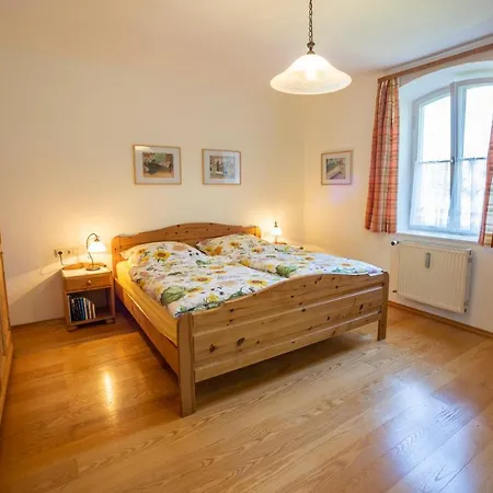 아파트 Landhauswohnung Mit Wildromantischem Garten Füssen