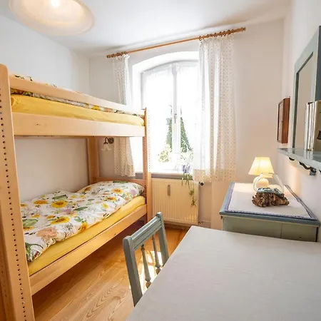 公寓 Landhauswohnung Mit Wildromantischem Garten