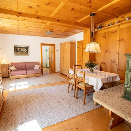 Landhauswohnung Mit Wildromantischem Garten 公寓