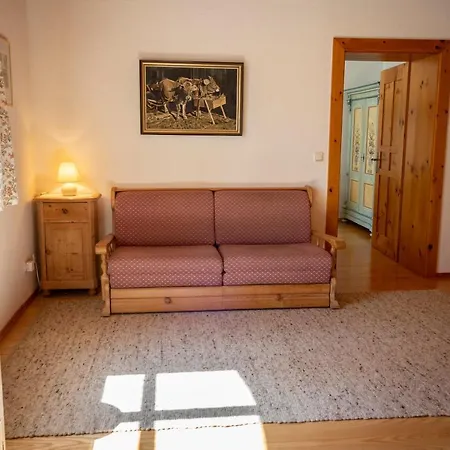 Landhauswohnung Mit Wildromantischem Garten 아파트