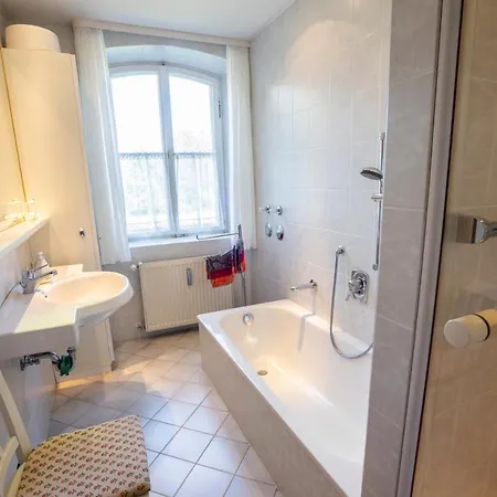 Landhauswohnung Mit Wildromantischem Garten 公寓