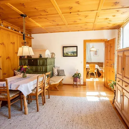 Landhauswohnung Mit Wildromantischem Garten 公寓 *