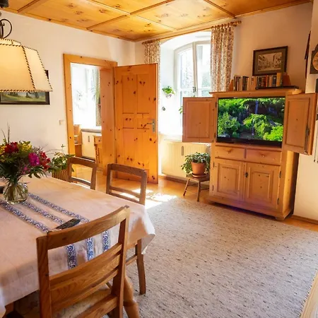 Landhauswohnung Mit Wildromantischem Garten * 福森