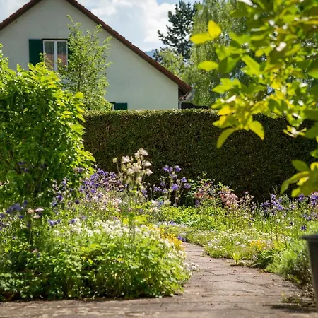 Landhauswohnung Mit Wildromantischem Garten 公寓