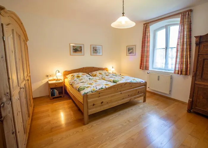 아파트 Landhauswohnung Mit Wildromantischem Garten Füssen