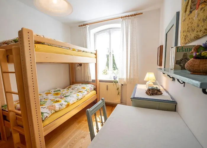 Apartment Landhauswohnung Mit Wildromantischem Garten