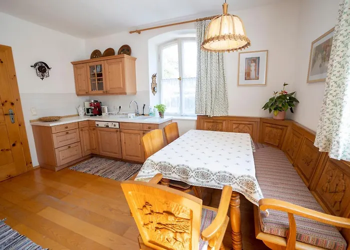 Apartment Landhauswohnung Mit Wildromantischem Garten Fussen