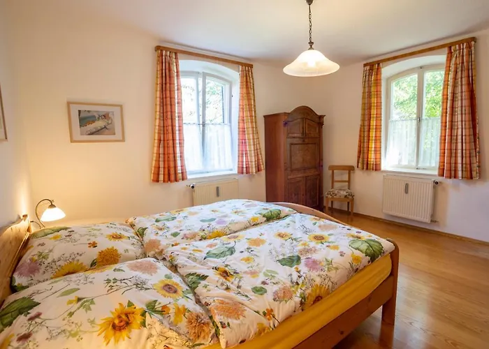 Apartment Landhauswohnung Mit Wildromantischem Garten *